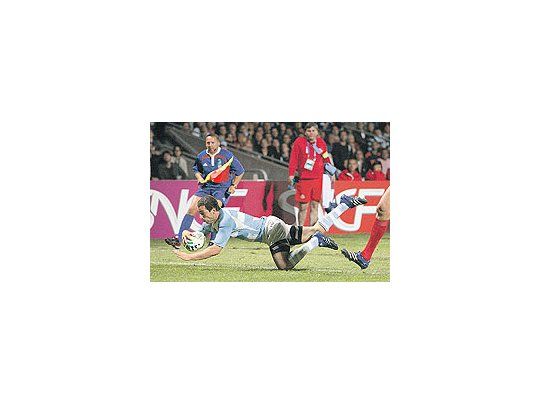 Federico Aramburu marca el cuarto try, con el cual Los Pumas derrotaron a Georgia lograndoel punto de bonus tan ansiado.