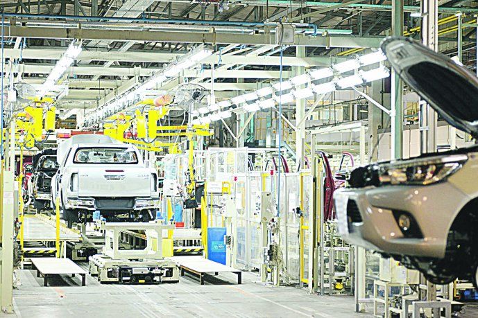 La industria automotriz funcionó al 54