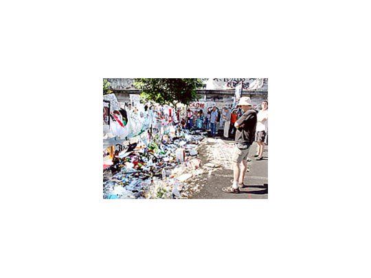 La comisión legislativa que investiga el caso Cromañónescuchó ayer a un ex inspector porteño que aseguró que serecibían coimas de comerciantes.