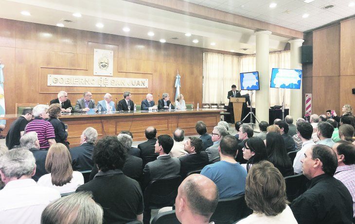 escenario. El acto en la Casa de Gobierno de San Juan, donde se firmaron los convenios.