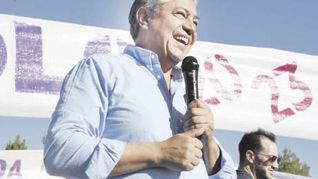Traspaso de mando. Para Rolando Figueroa, la transición con el Gobierno de Omar Gutiérrez será ordenada y dentro de un marco de diálogo y afecto personal.