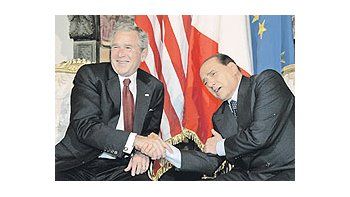 En Roma, donde se reunió ayer con Silvio Berlusconi, George W. Bush criticó la decisión, pero aseguró su acatamiento.