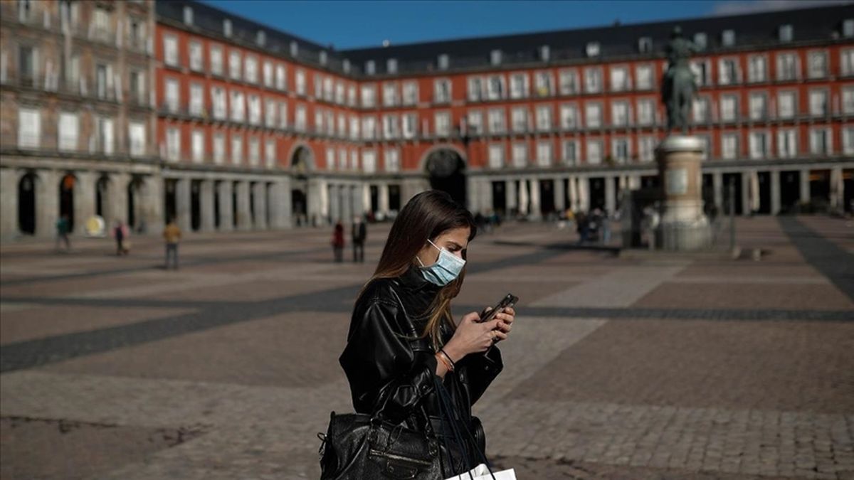 Spain decreed the mandatory use of face masks due to the increase in winter virus cases Spain decreed the mandatory use of face masks due to the increase in winter virus cases