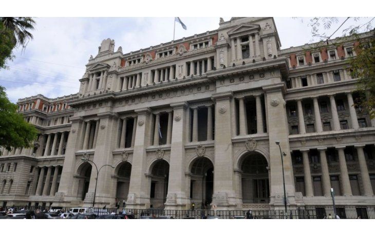 ámbito.com | Interna UCR pendiente en Tribunales, complica 2019