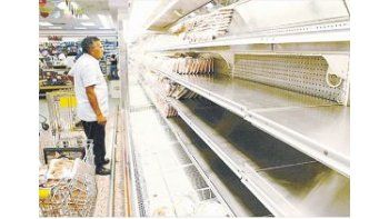 ámbito.com | Las góndolas de los supermercados se muestran mayormente vacías en Venezuela. Los productos básicos, como la carne y la leche, son los que registran más faltantes.