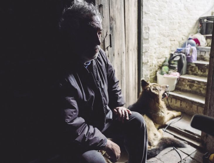 CHOQUES. Un humo se eleva después de los bombardeos cerca de la frontera entre Ucrania y Rusia en la ciudad de Vovchansk, en la región de Kharkiv.