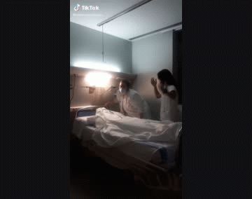 Indignación por video de enfermeras que se burlan de los muertos al ritmo de los sepultureros africanos