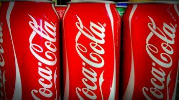 coca-cola gano 16% menos en el cuarto trimestre pero conforma a los inversores