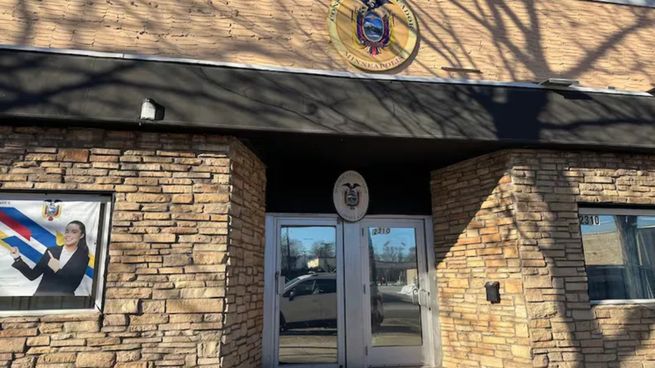 Agentes del ICE quisieron ingresar a la Cancillería de Ecuador en Minnesota..