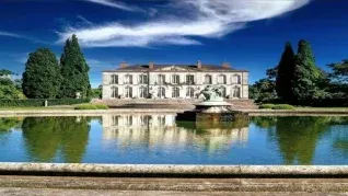 Es una de las mansiones más lujosas de Argentina y está inspirada en el Palacio de Versalles.