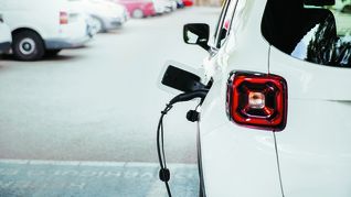 Los autos eléctricos surgieron hace unos años con mucha fuerza, pero hoy está en debate