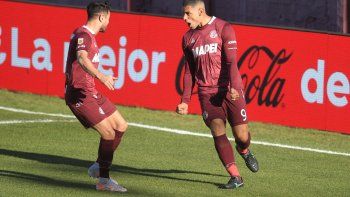 En su 41° cumpleaños, Sand marcó dos veces y Lanús venció a Atlético Tucumán.