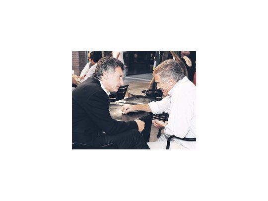 Mauricio Macri y el radical Oscar Aguad, ayer en un café de la capital cordobesa. El jefe porteño busca avanzar en la conformación de un frente anti-K para las elecciones de octubre.