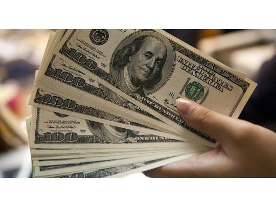 El dólar cedió tres centavos a $ 17,82, su menor valor en dos semanas