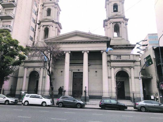 CRISIS. Está ubicada en la avenida Belgrano y es monumento histórico, pero su interior está muy deteriorado por falta de mantenimiento. Lo peor es que hoy no tiene ningún ingreso.