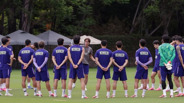 El seleccionado de Corea del Sur se entrena a puertas cerradas debido a un conflicto con la prensa. El seleccionado de Corea del Sur se entrena a puertas cerradas debido a un conflicto con la prensa.