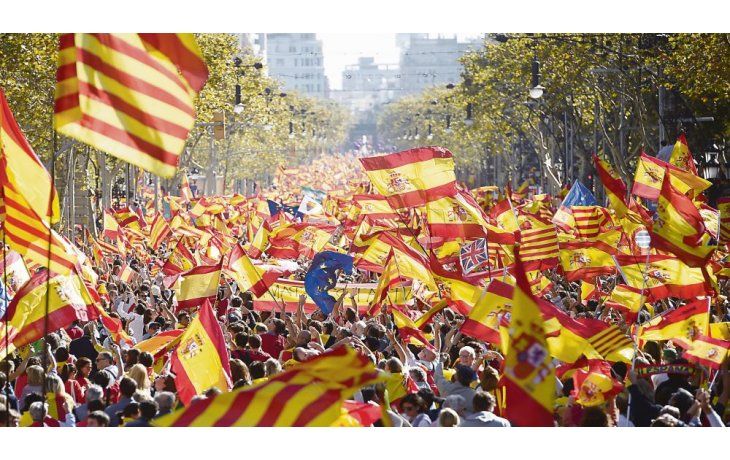 ámbito.com | UNIÓN. “Votarem” (votaremos) fue el lema más repetido en la masiva manifestación en respaldo a la aplicación del artículo 155 de la Constitución.