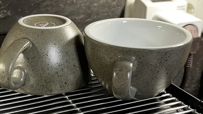 Este método japonés permite organizar las tazas, sin acumular humedad y permitiendo una buena ventilación.