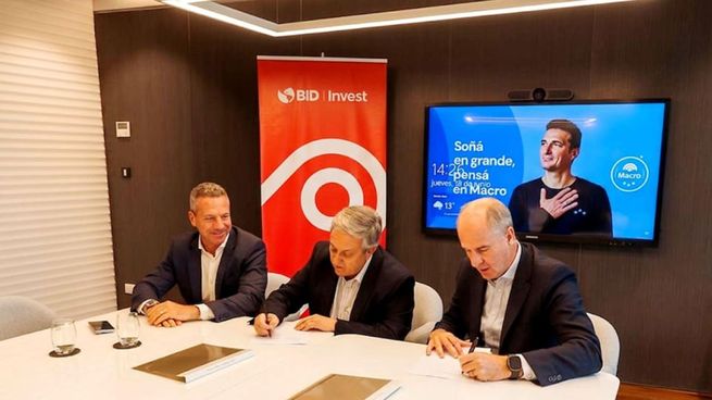 De izquierda a derecha: Jorge Scarinci,Gerente de Finanzas de Banco Macro, Santiago Portais, Gerente de EntidadesFinancieras, y Sergio Lew, CIO de BID Invest.