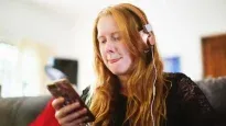Unos investigadores definieron la razón por la que sacamos la lengua cuando estamos concentrados.