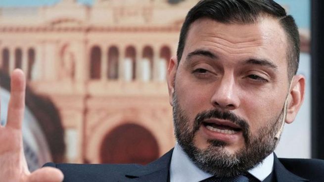 Álvarez Agis propone acumular reservas en el Banco Central para reducir la dependencia de la ayuda financiera de Estados Unidos.