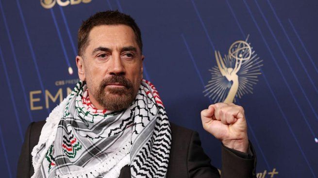 Javier Bardem, con un pañuelo palestino en los premios Emmy.