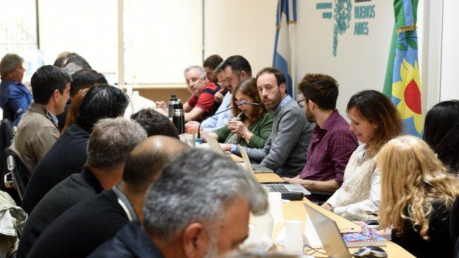 La provincia de Buenos Aires acordó un 9,5% de aumento para los salarios de estatales y docentes