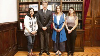 Postal. Horacio Rosatti el mes pasado se reunió con Malena Galmarini, Marcela Durrieu y Micaela Ferraro como integrantes de la ONG Ojo Paritario.