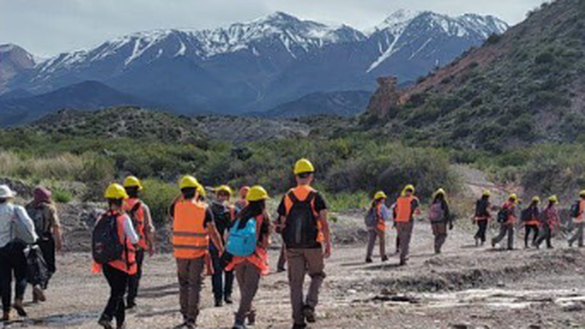 Atacaron a docentes de Geología en Mendoza.