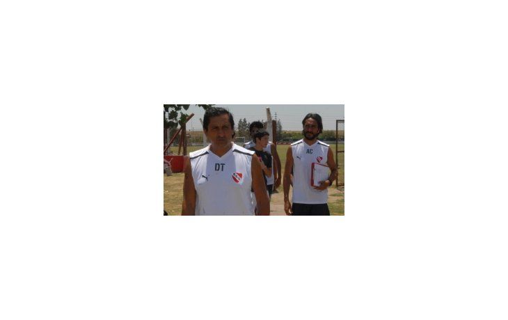 Díaz y su ayudante, Pascual Rambert, en el primer entrenamiento de 2012