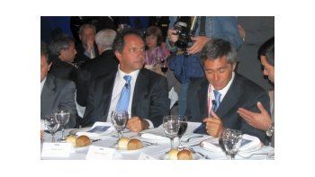 ámbito.com | El titular de IDEA, Gustavo Ripoll, junto al gobernador de Buenos Aires, Daniel Scioli.