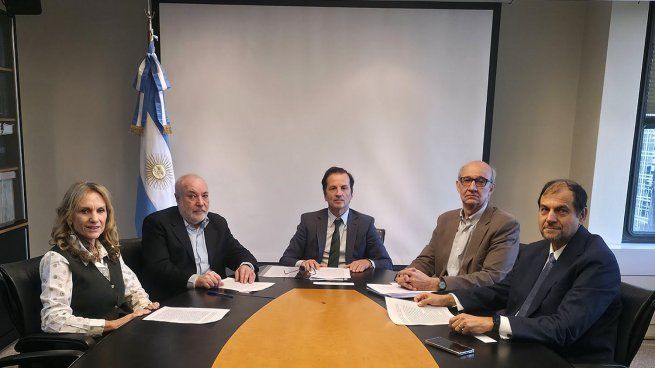 El nuevo ENERGE absorbió todas las funciones regulatorias del gas y la electricidad bajo una estructura de gran complejidad.(De izquierda a derecha: Griselda Lambertini, Vicente Serra, Marcelo Lamboglia, Marcelo Nachón, Héctor Falzone