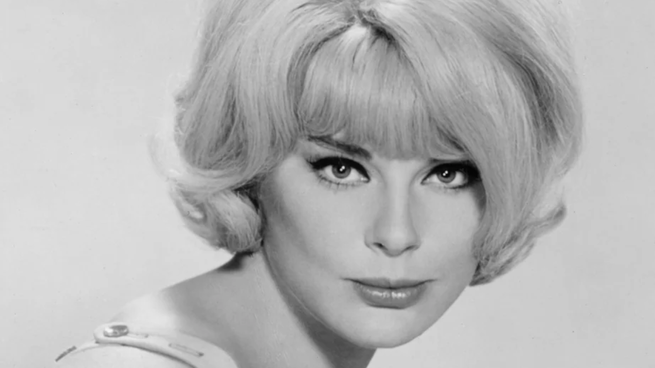 Elke Sommer compartió pantalla con Paul Newman y Peter Sellers, ganó un Globo de Oro en 1964 y desarrolló una carrera atravesada también por la música y la pintura.