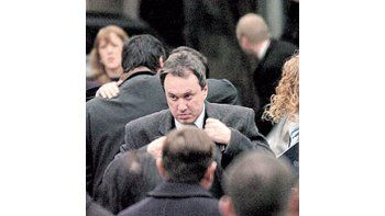 ámbito.com | En su primer día completo como ministro desde que juróal cargo, Miguel Peirano estuvo ayer en el acto central porun nuevo aniversario del atentado a la AMIA.