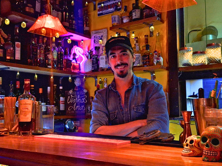Emilio Bruno, bartender y alma de la casa. Emilio Bruno, bartender y alma de la casa.