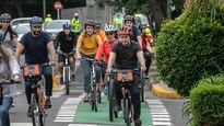 Subaru incorpora un airbag frontal que se activa al detectar un impacto, protegiendo a los ciclistas de golpes directos contra el parabrisas.