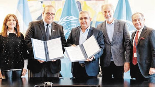 proyección. El secretario de Planificación del Desarrollo del Ministerio de Economía, Jorge Neme, y el gobernador Raúl Jalil definieron junto a autoridades de la FAO reforzar los planes de agricultura irrigada.