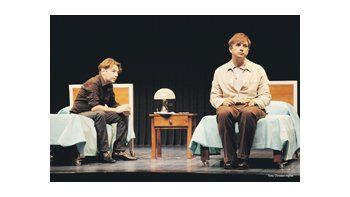 Un extraordinario Juan Pablo Geretto transmite fragilidad y fortaleza al mismo tiempo, en el papel del autista y genio matemático de «Rain Man», y Fabián Vena, como su hermano, es un versátil partenaire.