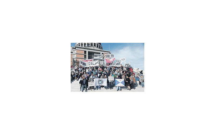 ámbito.com | Un grupo de productores se manifestó ayer en San Nicolás luego de realizar una caravana desde Pergamino.