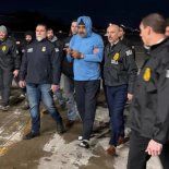 La solicitud fue presentada ante los tribunales federales de Comodoro Py y retoma una causa iniciada en 2024, que ya había derivado en una orden de detención y un pedido de captura internacional vía Interpol contra Nicolás Maduro. La solicitud fue presentada ante los tribunales federales de Comodoro Py y retoma una causa iniciada en 2024, que ya había derivado en una orden de detención y un pedido de captura internacional vía Interpol contra Nicolás Maduro.