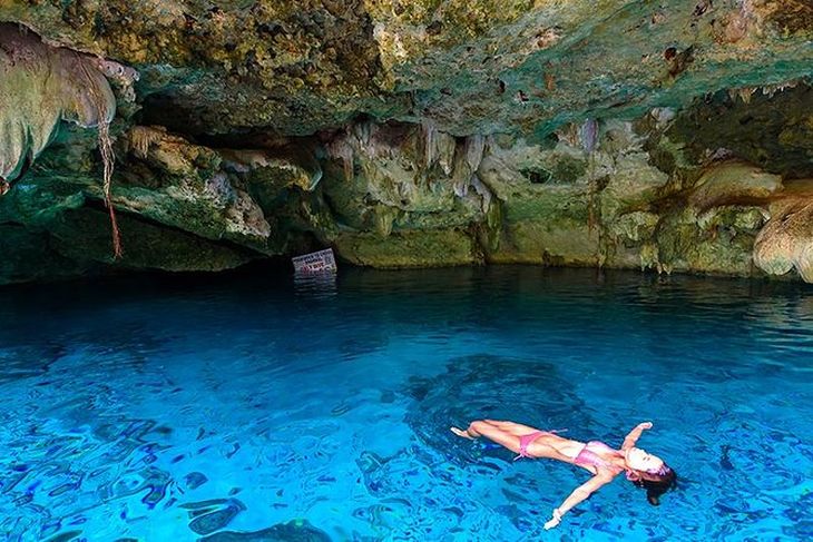 Nadar en el Gran Cenote Nadar en el Gran Cenote