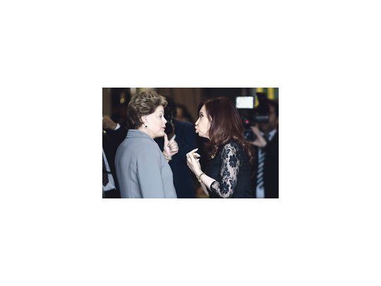 Cristina recibió ayer a Dilma en Casa de Gobierno. Se reunieron en el despacho presidencial para repasar la agenda bilateral y allí mismo almorzaron.