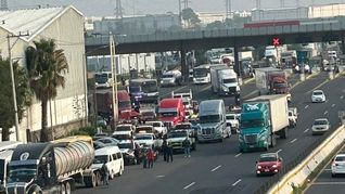 Otro día de caos de tránsito para la México-Querétaro.