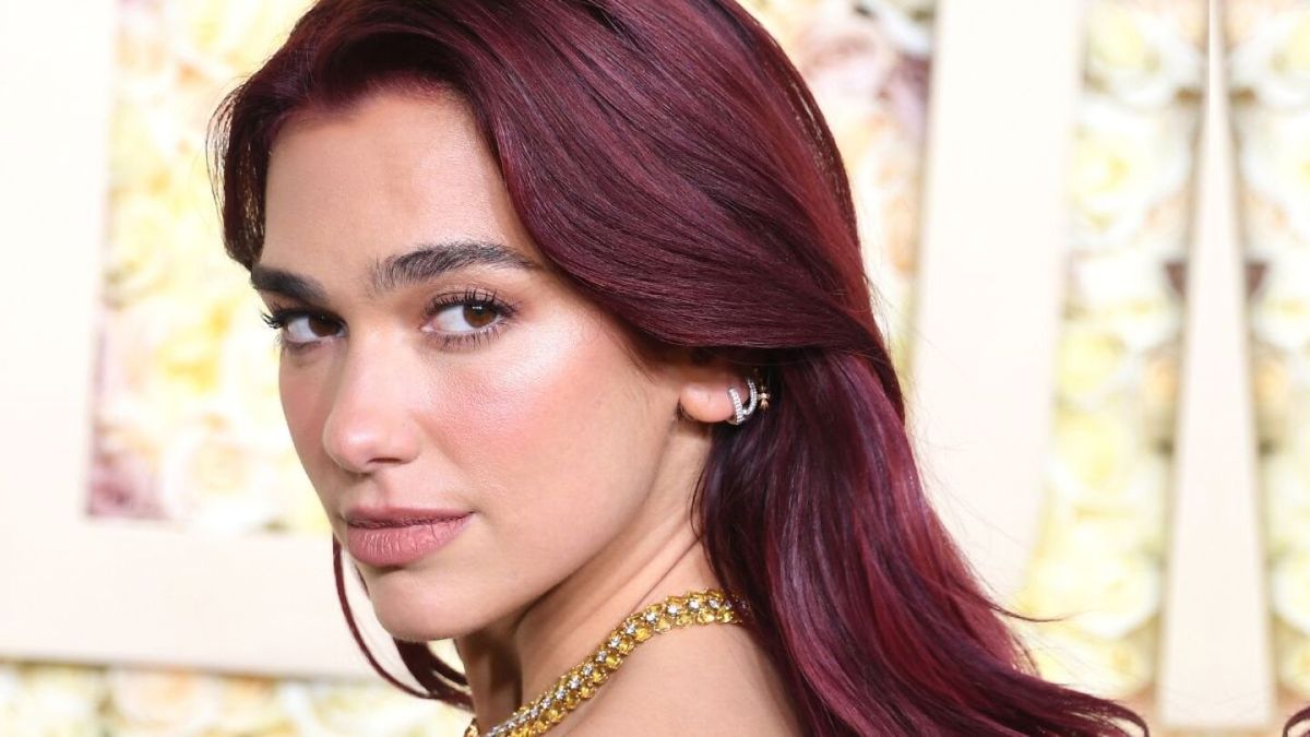 Dua Lipa shared her makeup routine