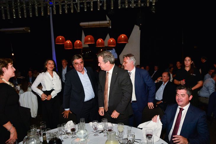 Día de la Minería en Córdoba I. Empresarios, gobernadores y el embajador de Canadá, Reid Douglas Sirrs, se expresaron a favor del RIGI para grandes inversiones. En las mesas, pidieron cautela por temor a suba de retenciones o regalías. Día de la Minería en Córdoba I. Empresarios, gobernadores y el embajador de Canadá, Reid Douglas Sirrs, se expresaron a favor del RIGI para grandes inversiones. En las mesas, pidieron cautela por temor a suba de retenciones o regalías.