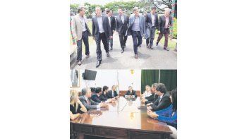 Martín Insaurralde (Lomas) y Gabriel Katopodis (San Martín), referentes del G8 (que nuclea a intendentes del GBA, que pretende tener protagonismo, ser interlocutor con Vidal y pulsear en el nuevo peronismo (arriba). Daniel Scioli almorzó ayer con senadores nacionales del FpV, encabezados por Miguel Ángel Pichetto, y les avisó que seguirá militante y en carrera. Apunta a convertirse en candidato a senador en 2017 (abajo).