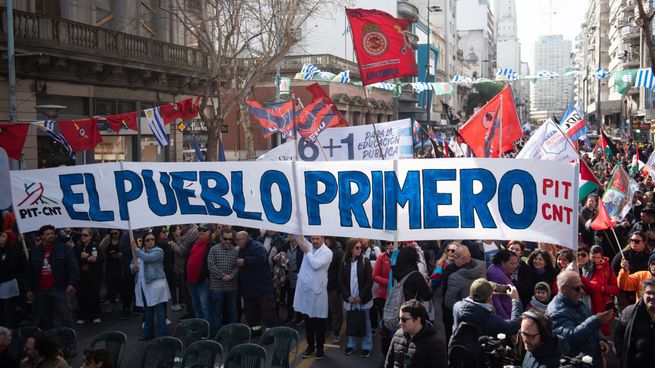 El PIT-CNT llevó adelante el 12 de agosto el primer paro de todos los trabajadores durante el gobierno encabezado de Yamandú Orsi.