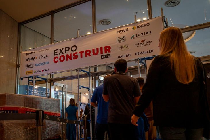 Acreditaciones y primeros ingresos en Expo Construir 2026, el encuentro que reunió al sector de la construcción, el desarrollo y el negocio inmobiliario en Puerto Madero Acreditaciones y primeros ingresos en Expo Construir 2026, el encuentro que reunió al sector de la construcción, el desarrollo y el negocio inmobiliario en Puerto Madero