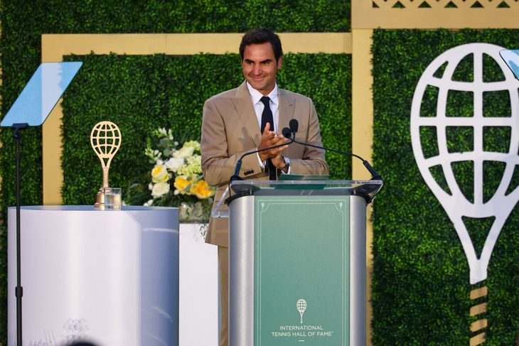 Rodeado de su familia, antiguos rivales y grandes figuras del deporte, Roger Federer fue incorporado al Sal&oacute;n Internacional de la Fama. Mirka, su esposa, tuvo un papel central en una ceremonia que dej&oacute; uno de los momentos m&aacute;s emotivos del a&ntilde;o en el tenis.