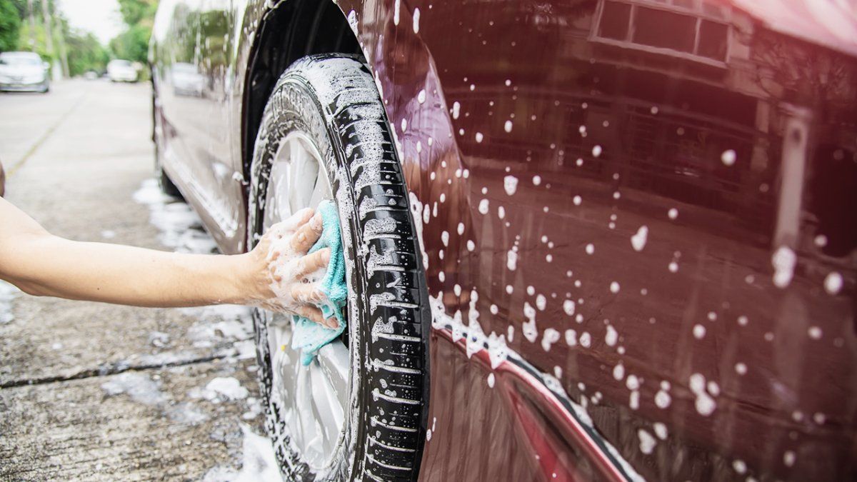 Cu�nto sale lavar el auto despu�s de las vacaciones 2026: opciones y precios